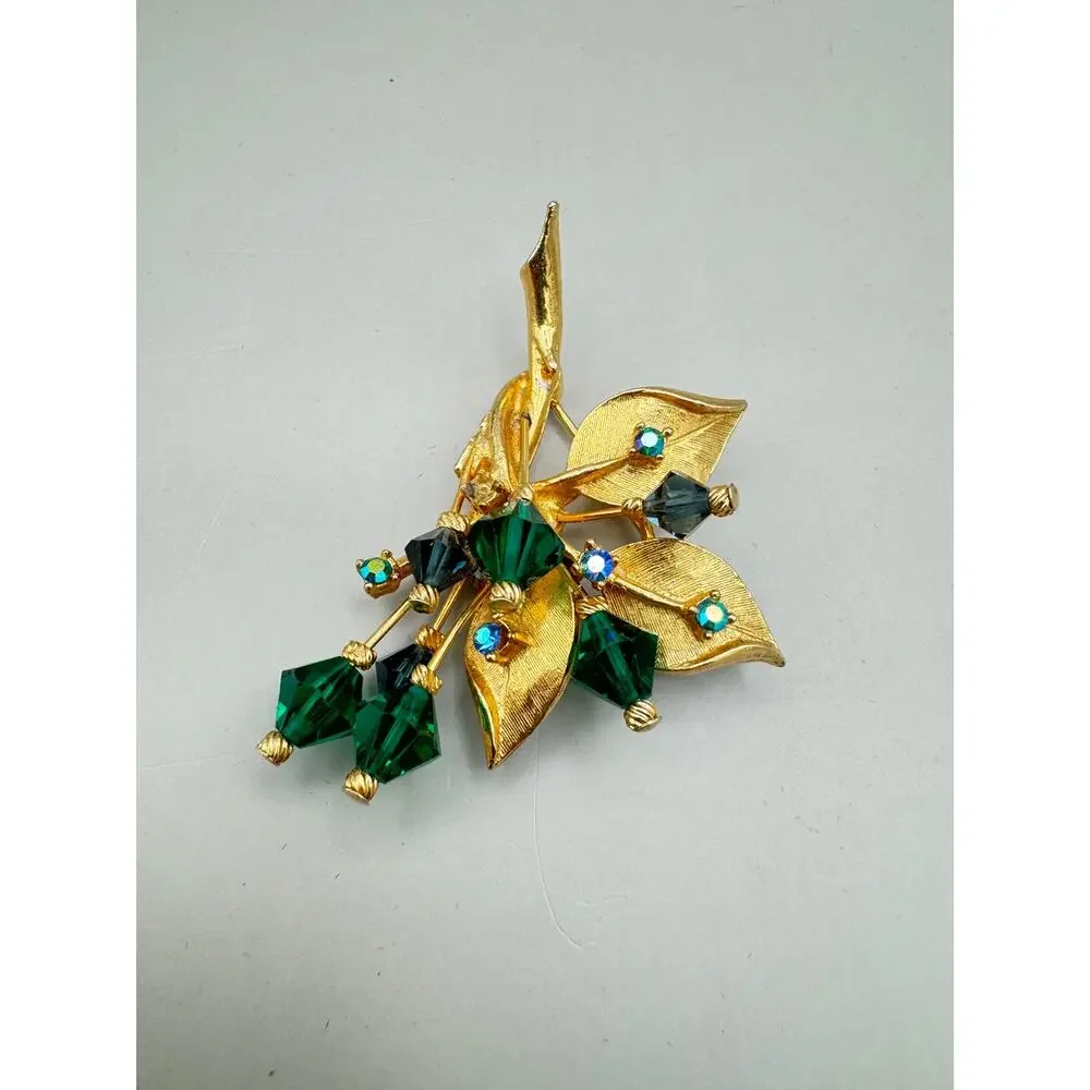 Vintage ART Emerald Color Crystal Gold Tone Floral Brooch